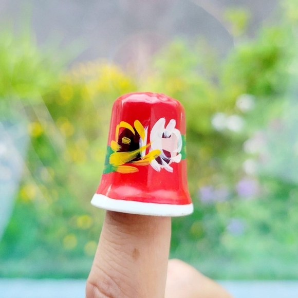 Vintage Red Painted Flower Thimble - Picture 1 of 7